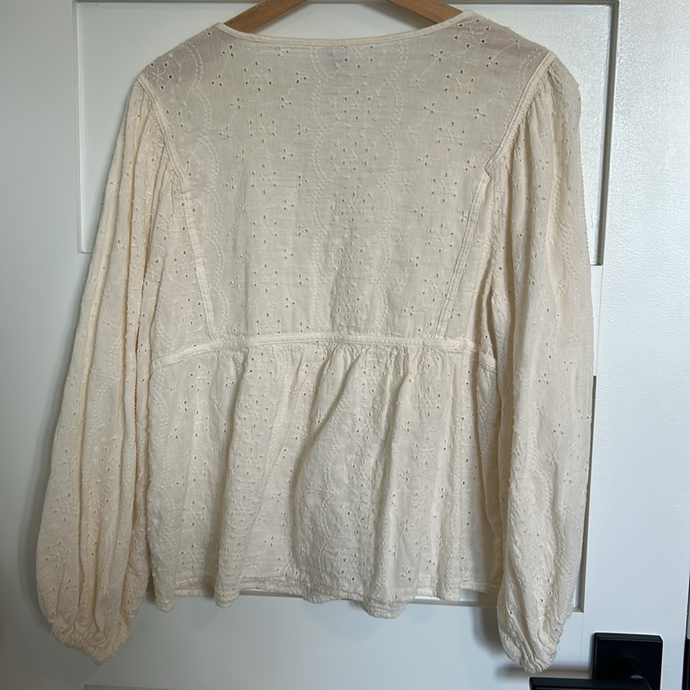 old navy top! - Picture 6 of 6
